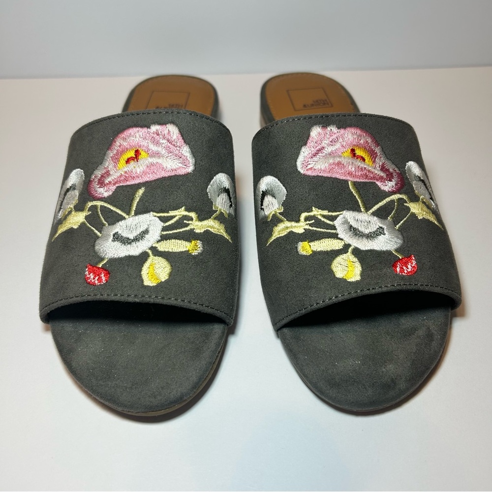 14TH&UNION Women's Size 4 Gray Floral Embroidered Comfort Slides Cottagecore